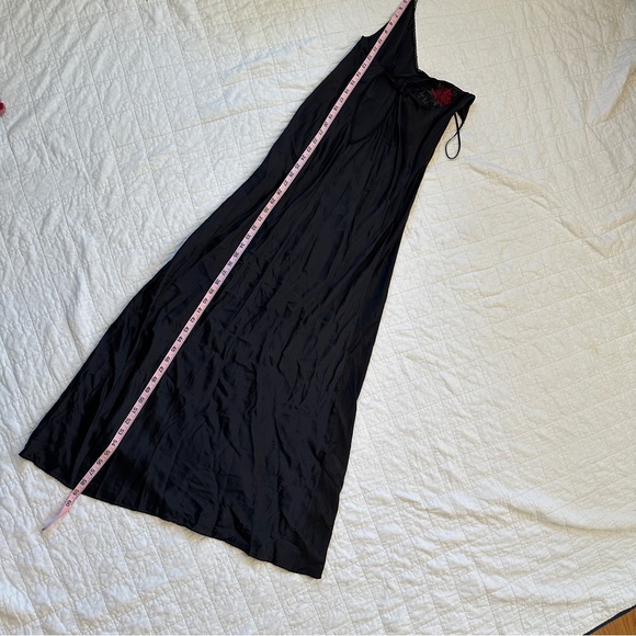 Vintage Y2K Victoria’s Secret Silk Slip Dress Black Red Roses - Picture 7 of 7